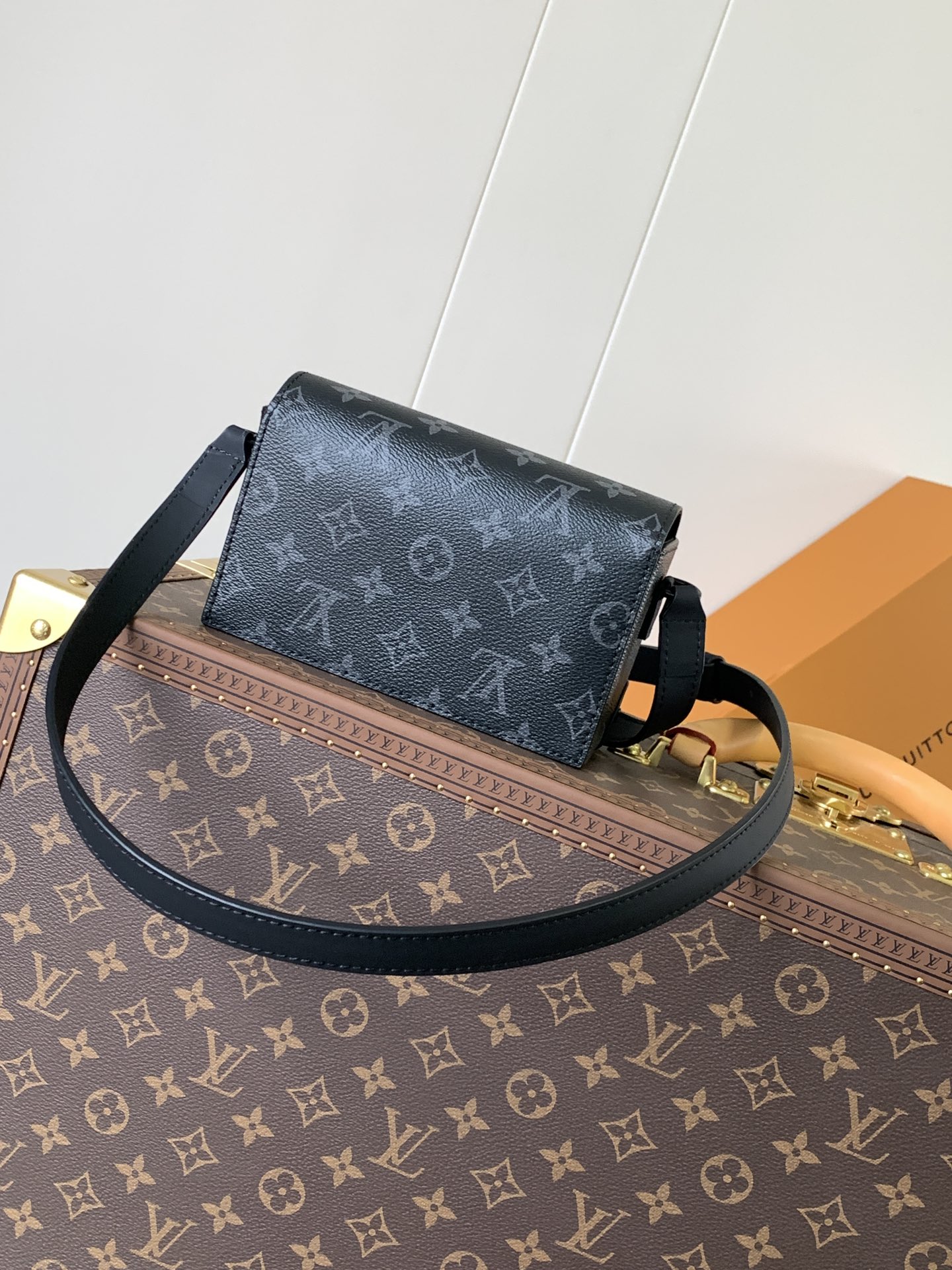 Steamer Wearable Wallet Monogram Eclipse Black M81783