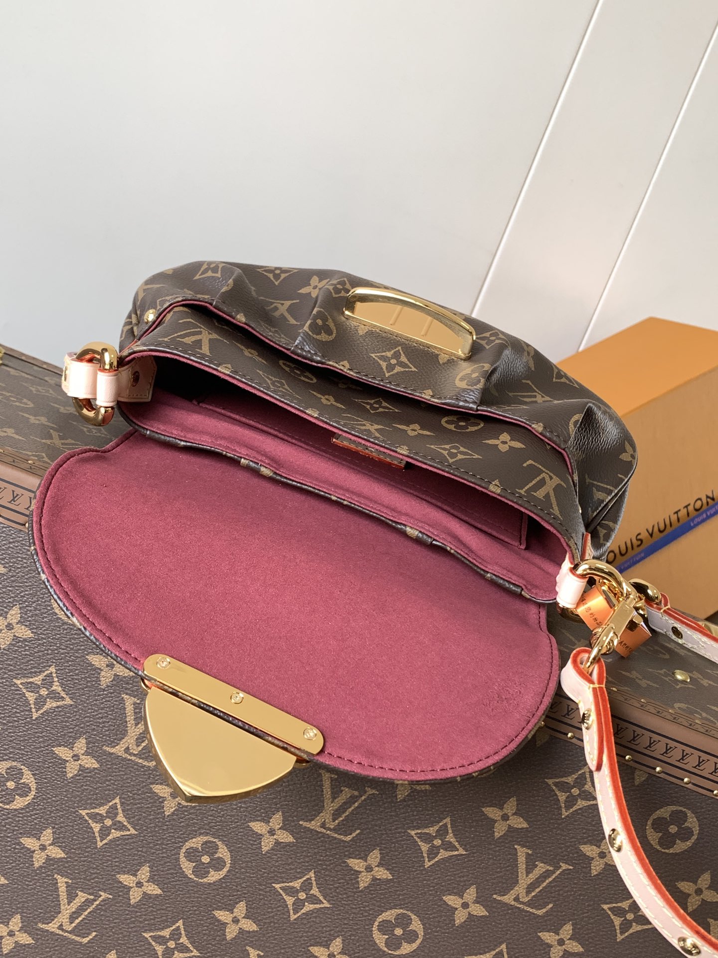 Sunset Crossbody Bag Monogram M13617