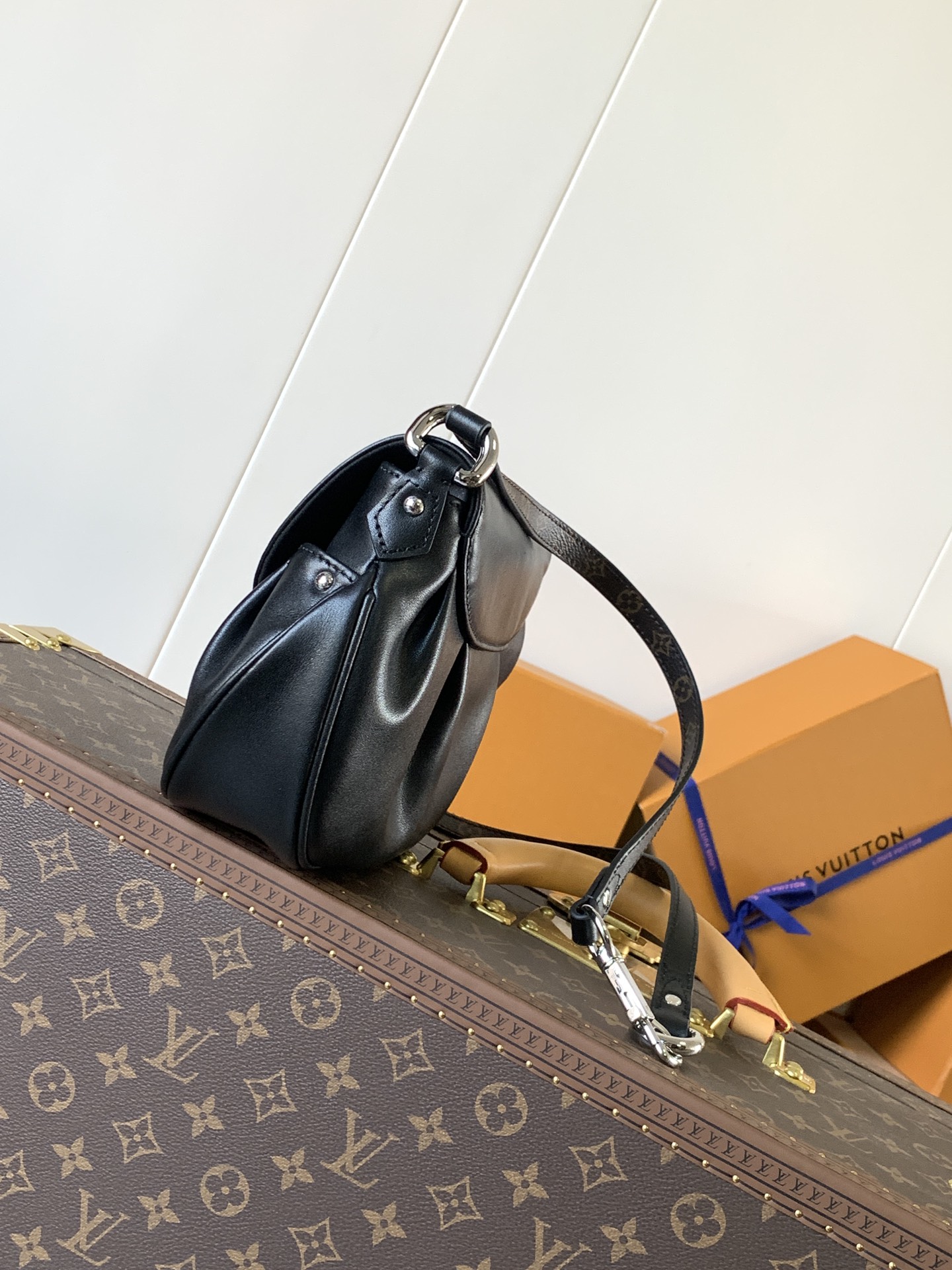 Sunset Vibe Crossbody Bag Black Lambskin Leather M12192