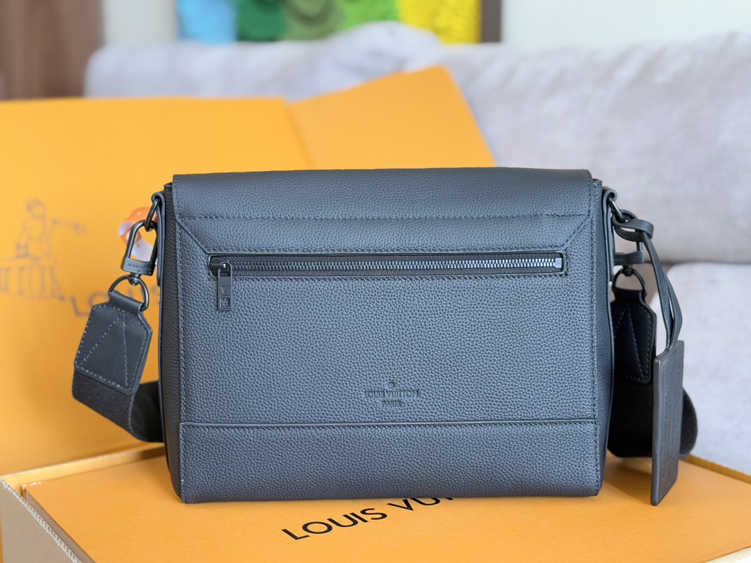 Takeoff Messenger Bag Black Grained Calf Leather M57080