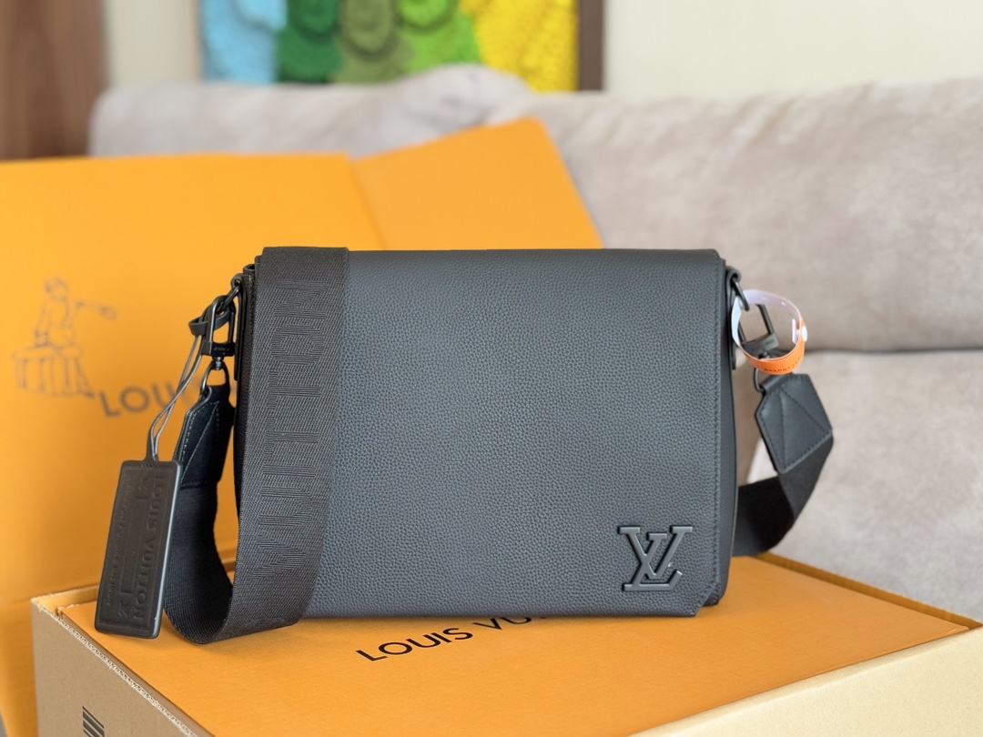 Takeoff Messenger Bag Black Grained Calf Leather M57080