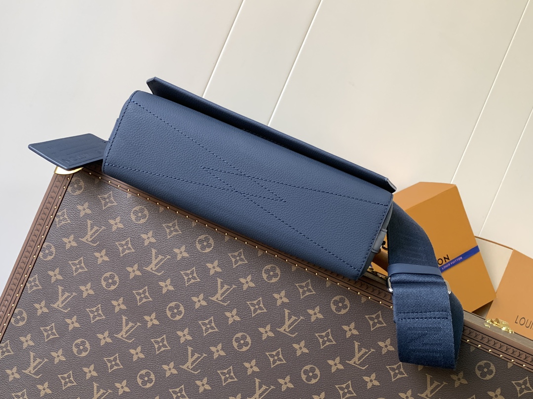 Takeoff Messenger Bag Navy Blue Aerogram Cowhide Leather M21363
