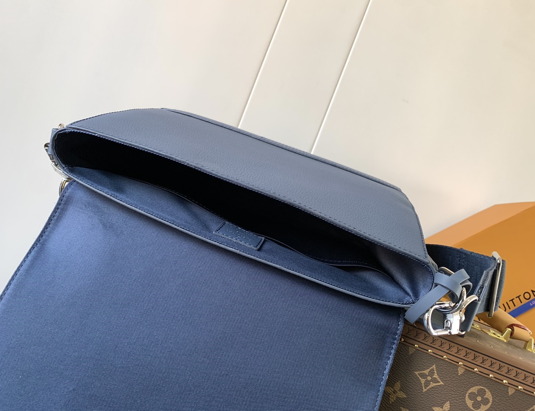 Takeoff Messenger Bag Navy Blue Aerogram Cowhide Leather M21363