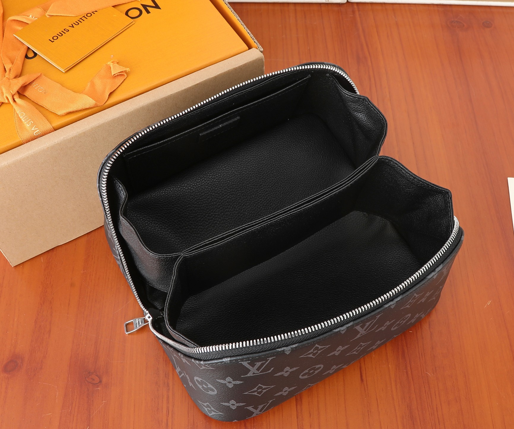 Toiletry Bag Monogram Eclipse M11508