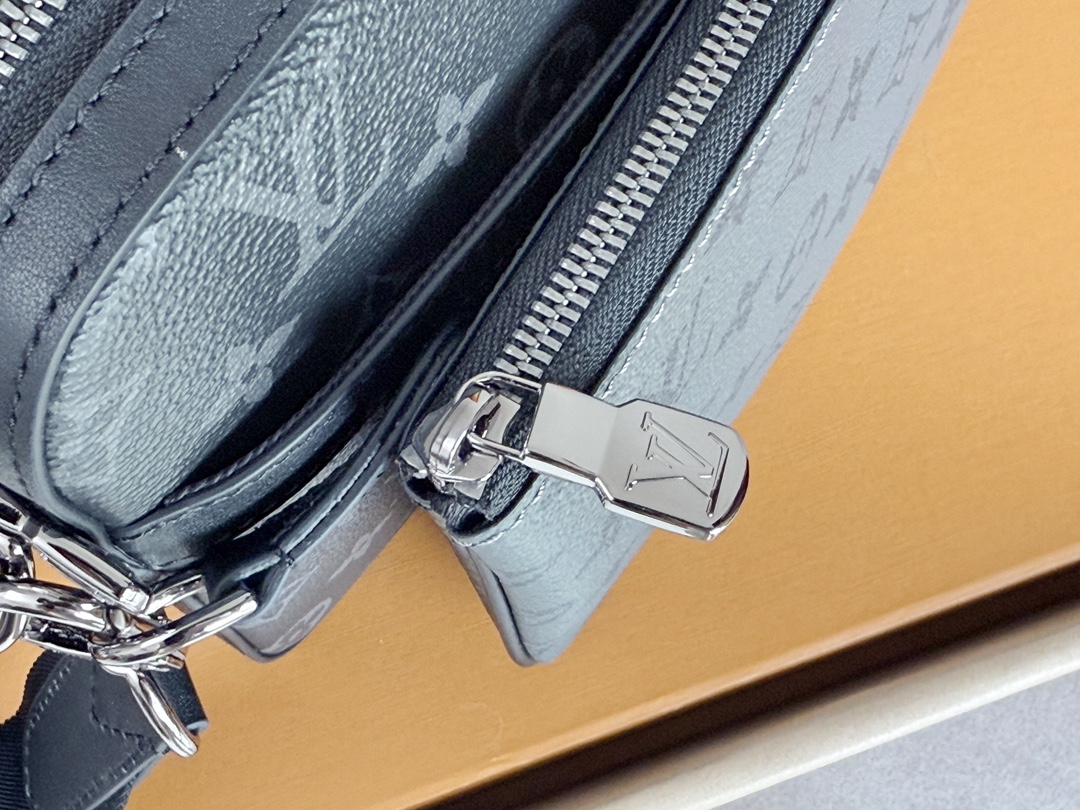 Trio Messenger Bag Monogram Eclipse M69443