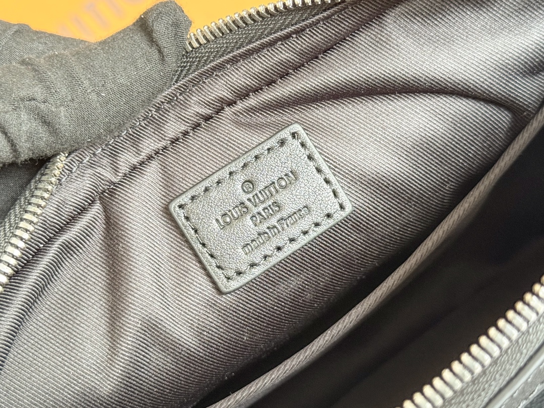 Trio Messenger Bag Monogram Eclipse M69443