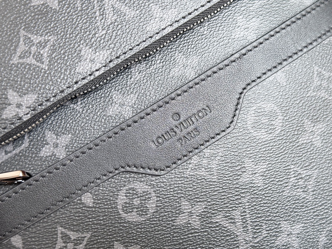 Trio Messenger Bag Monogram Eclipse M69443