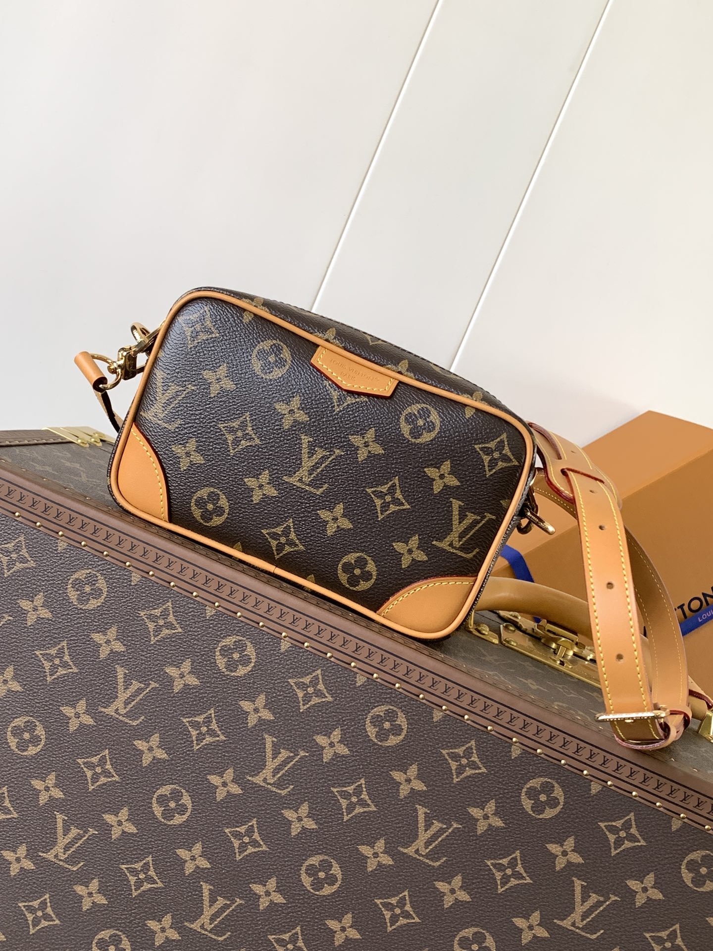 Trocadéro Wearable Wallet Monogram Archive M14058