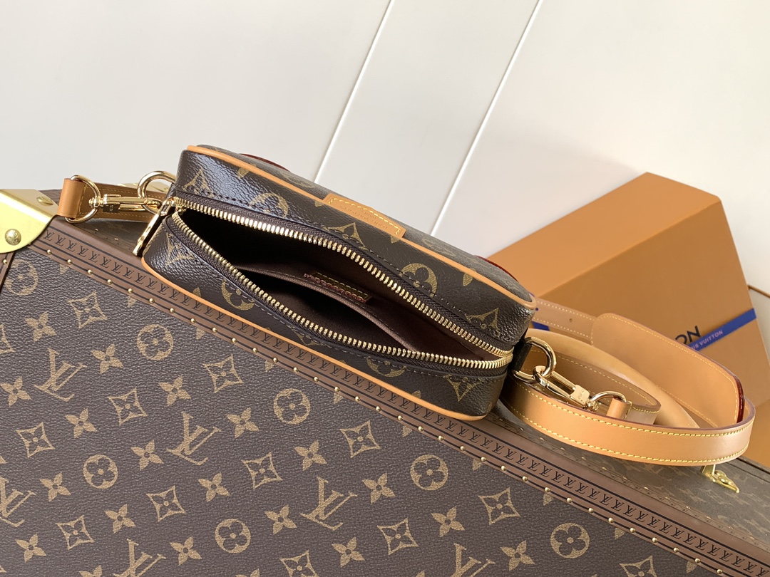 Trocadéro Wearable Wallet Monogram Archive M14058