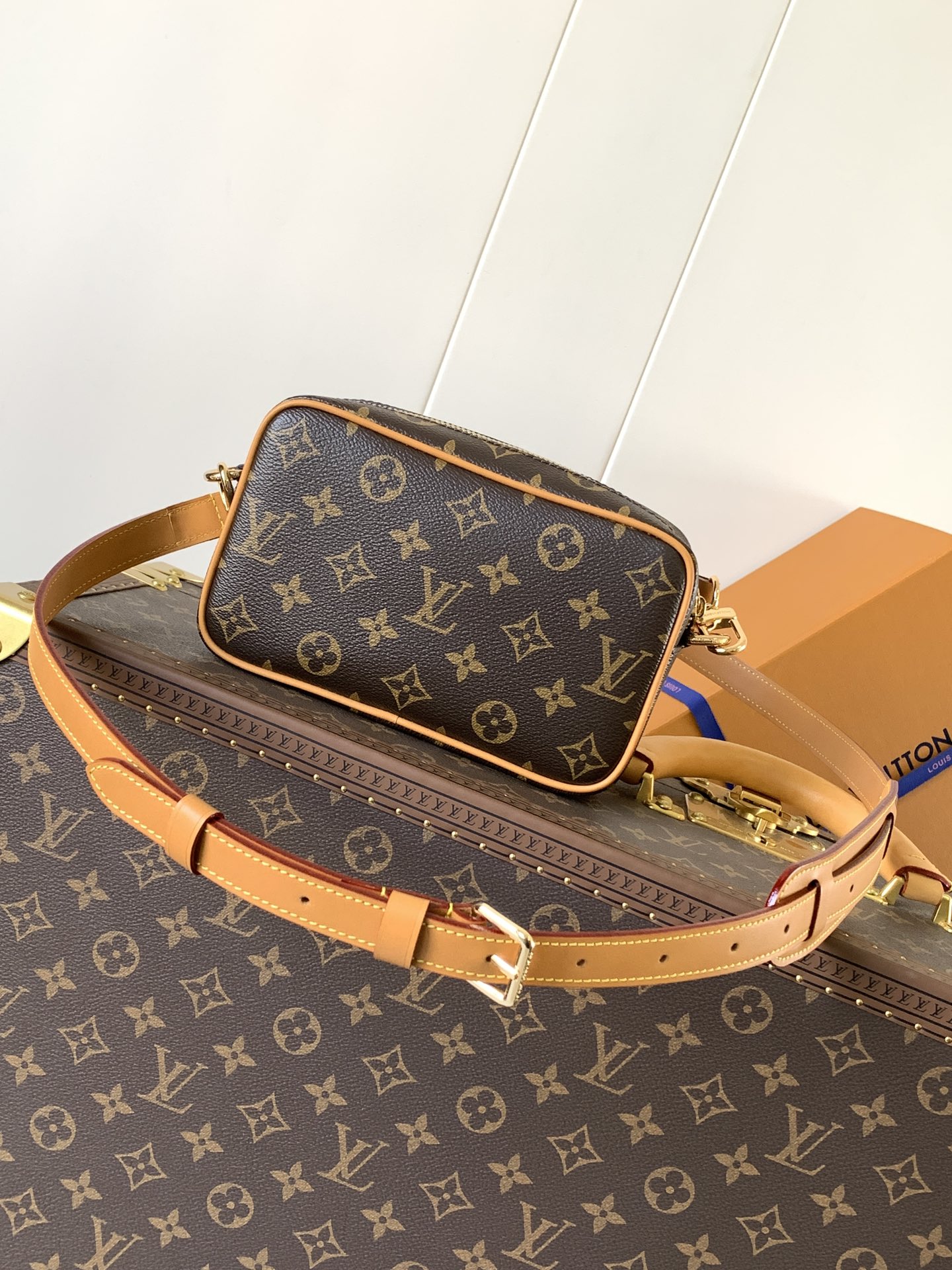 Trocadéro Wearable Wallet Monogram Archive M14058