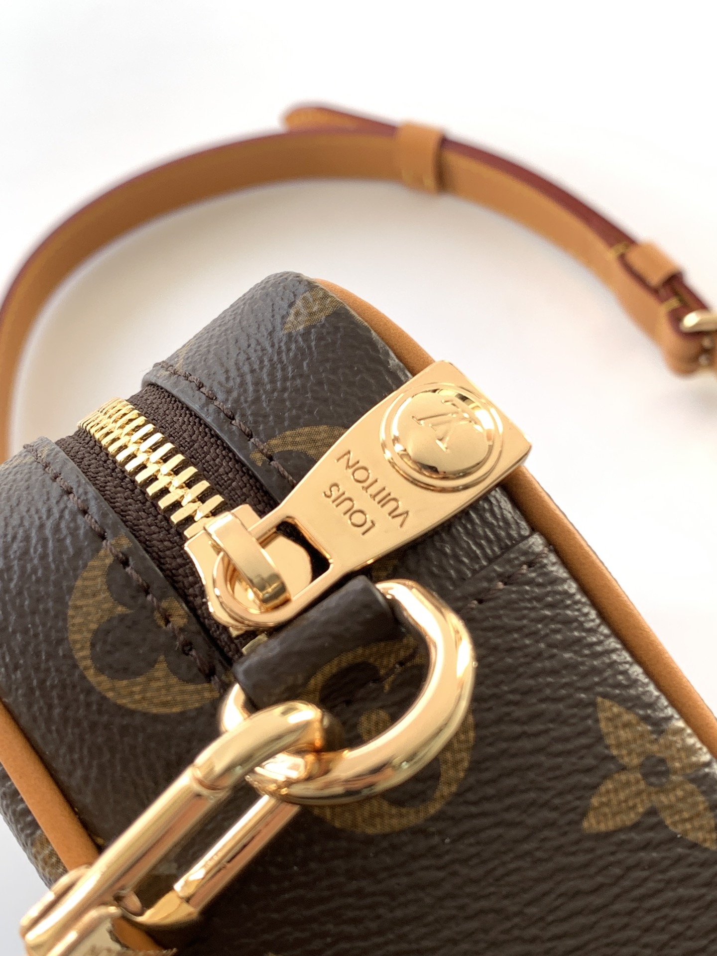 Trocadéro Wearable Wallet Monogram Archive M14058