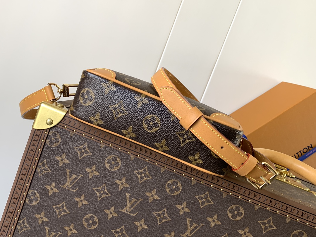 Trocadéro Wearable Wallet Monogram Archive M14058