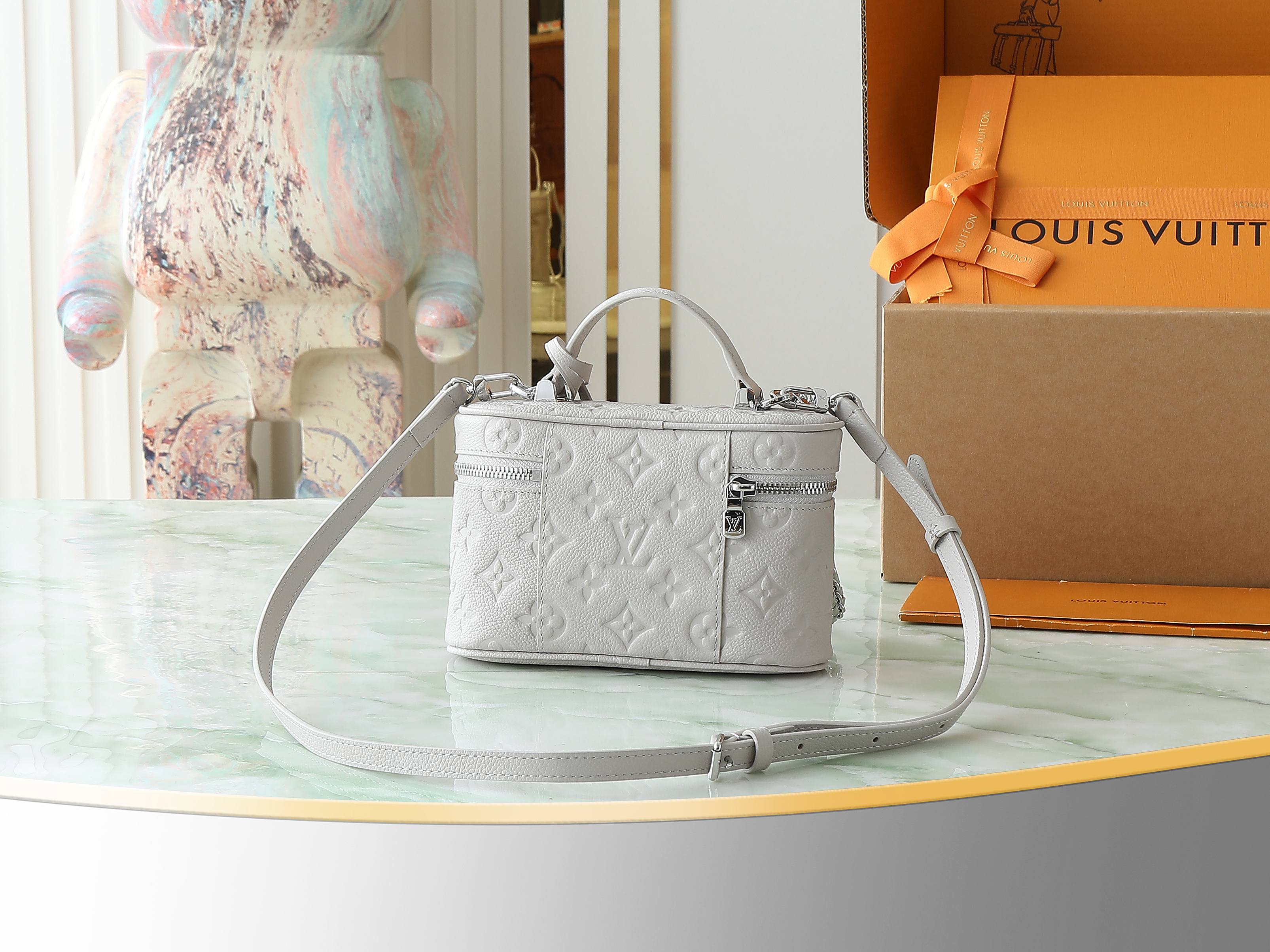 Vanity Chain Pouch Brume Gray M13593