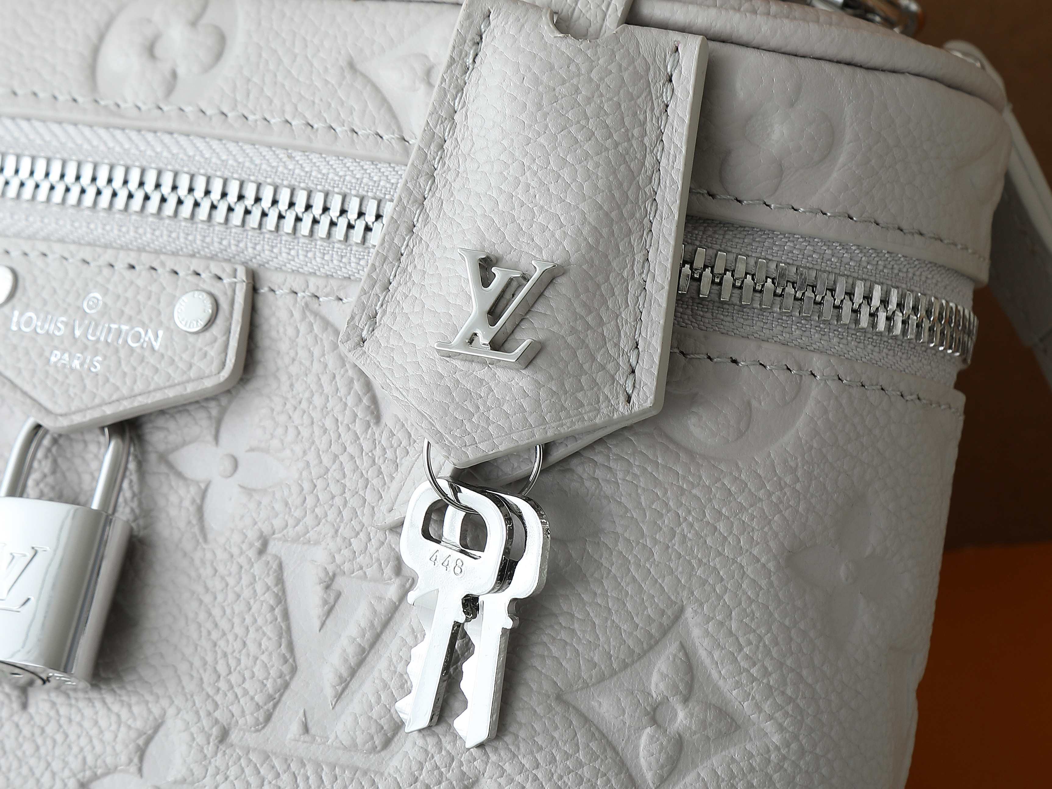 Vanity Chain Pouch Brume Gray M13593
