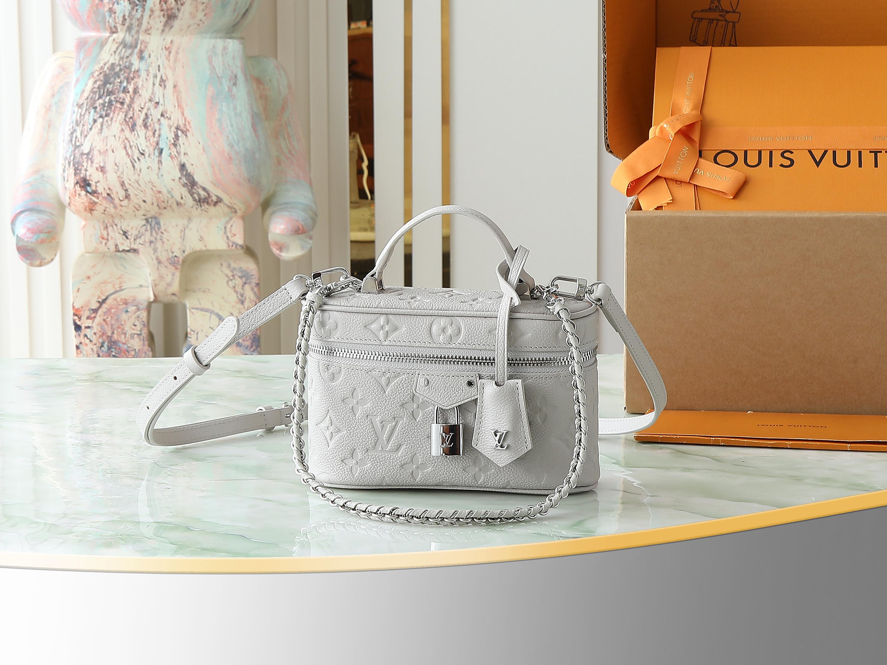 Vanity Chain Pouch Brume Gray M13593