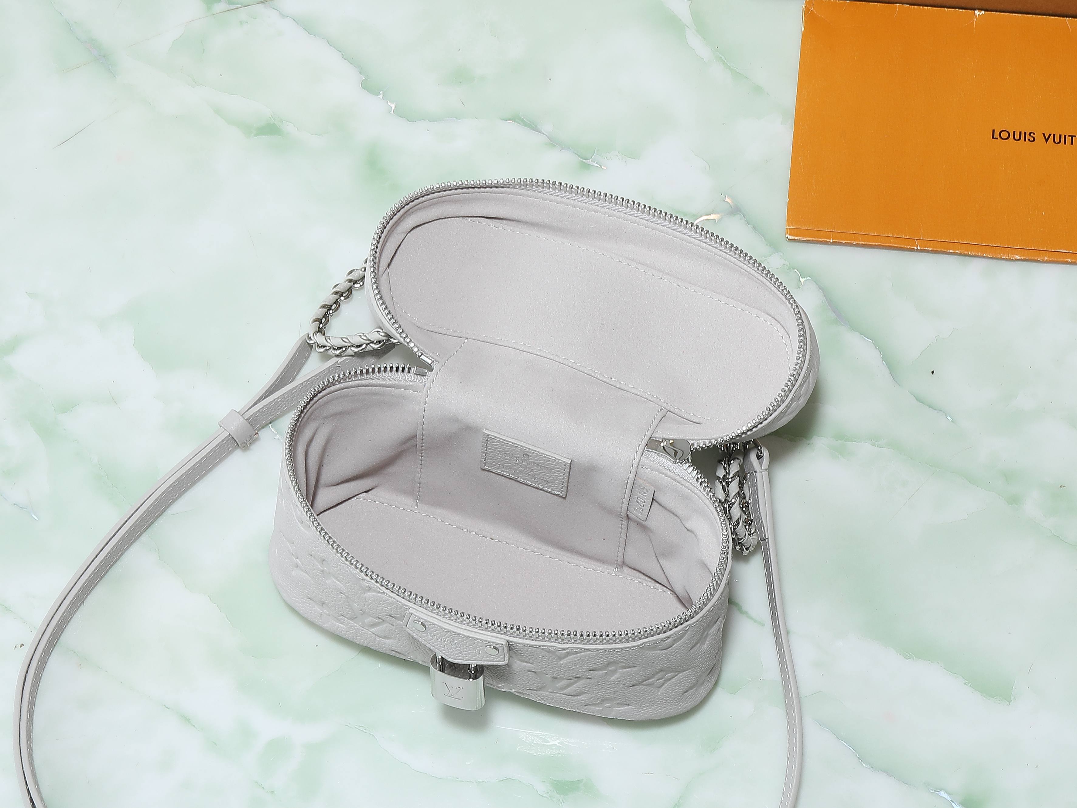 Vanity Chain Pouch Brume Gray M13593