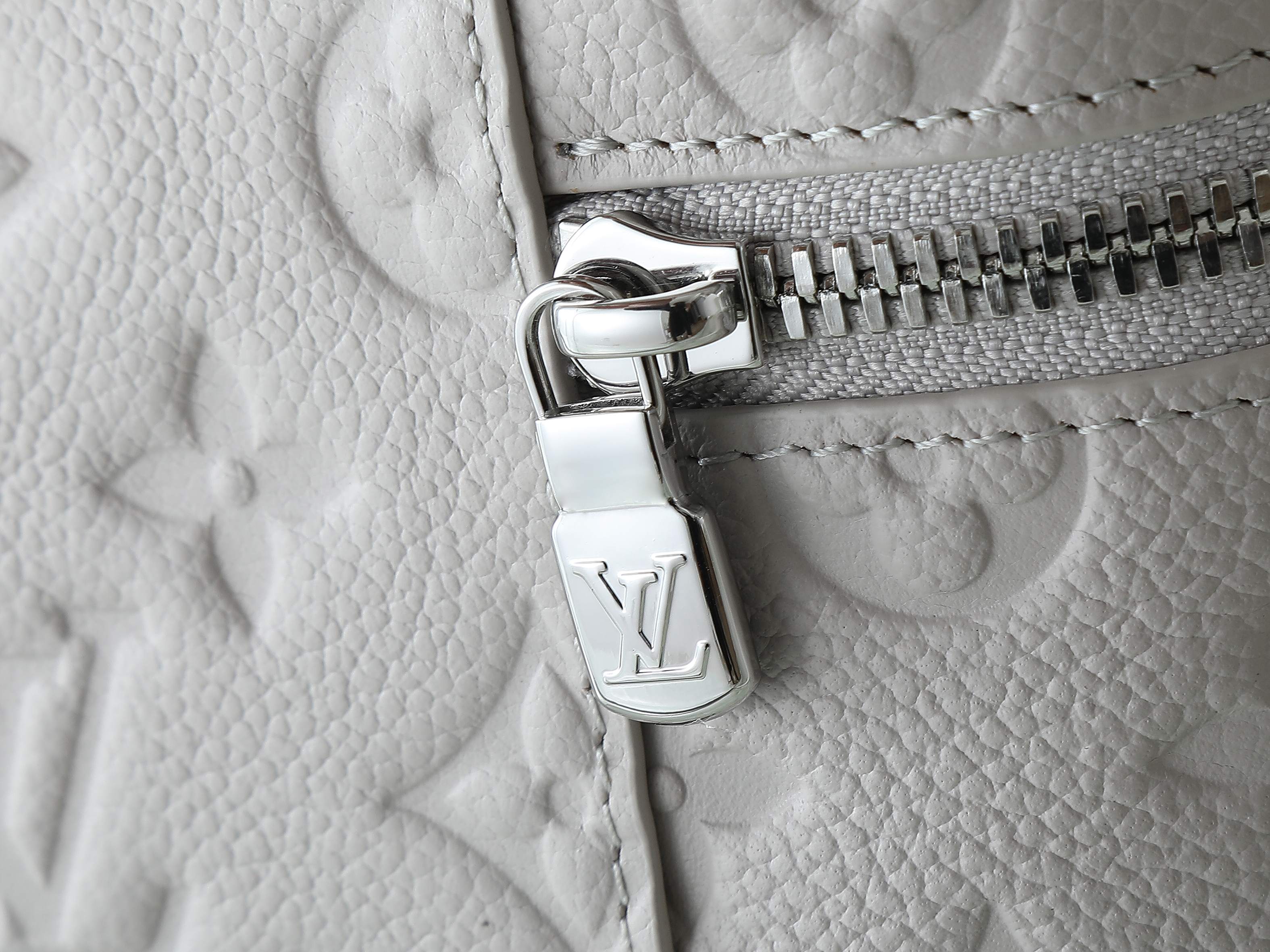 Vanity Chain Pouch Brume Gray M13593