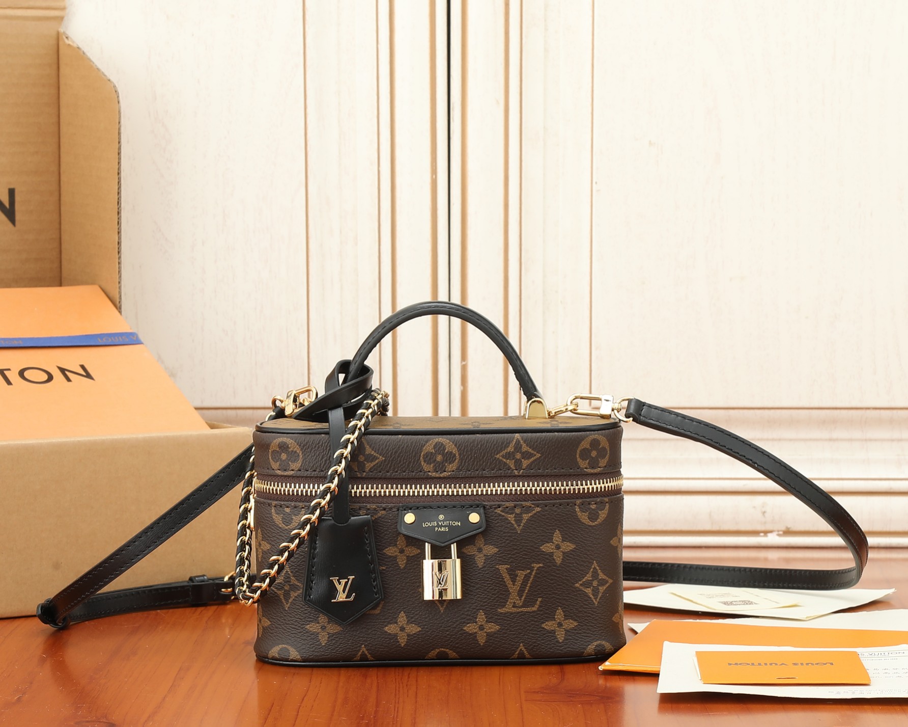 Vanity Chain Pouch Monogram M47125