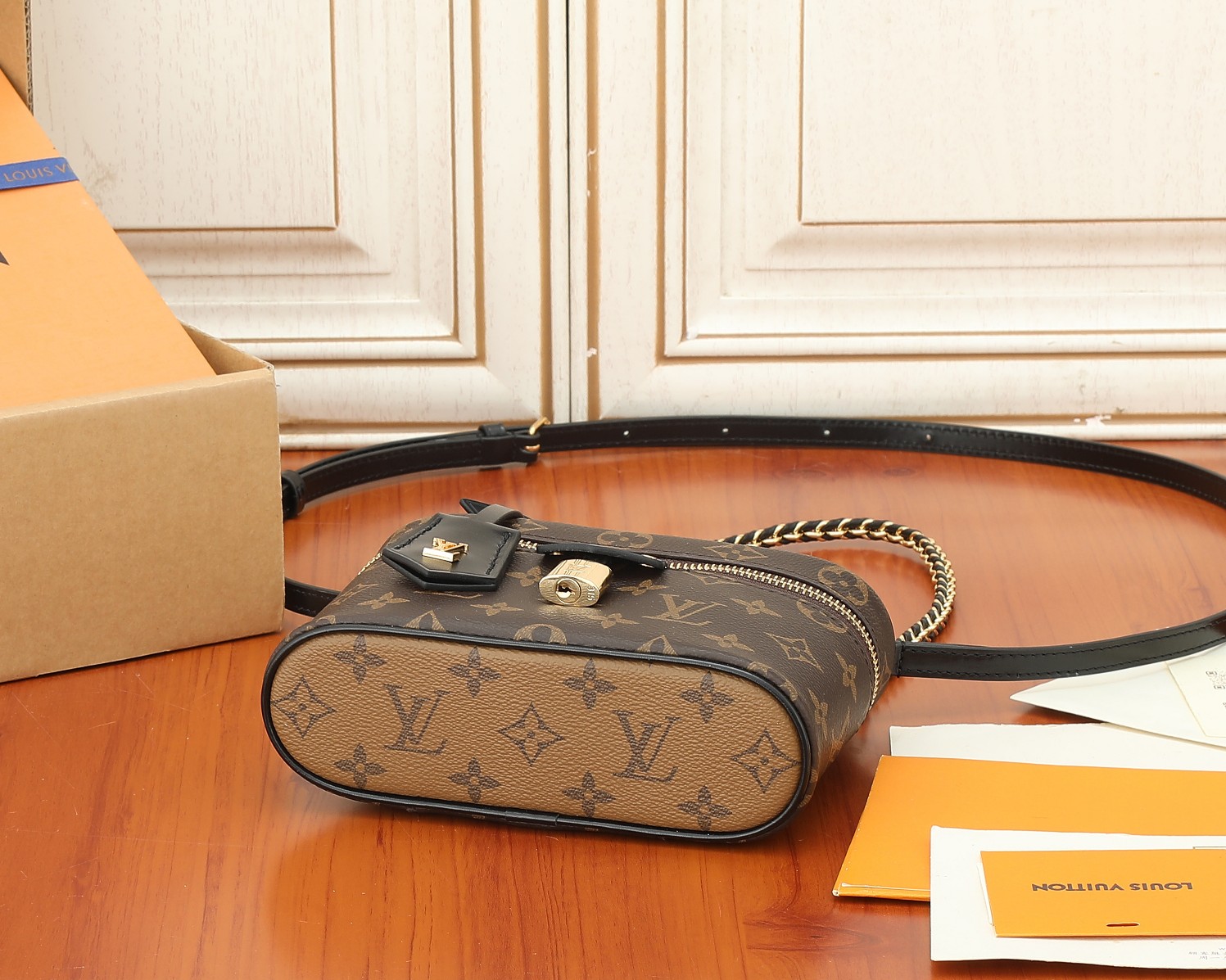 Vanity Chain Pouch Monogram M47125