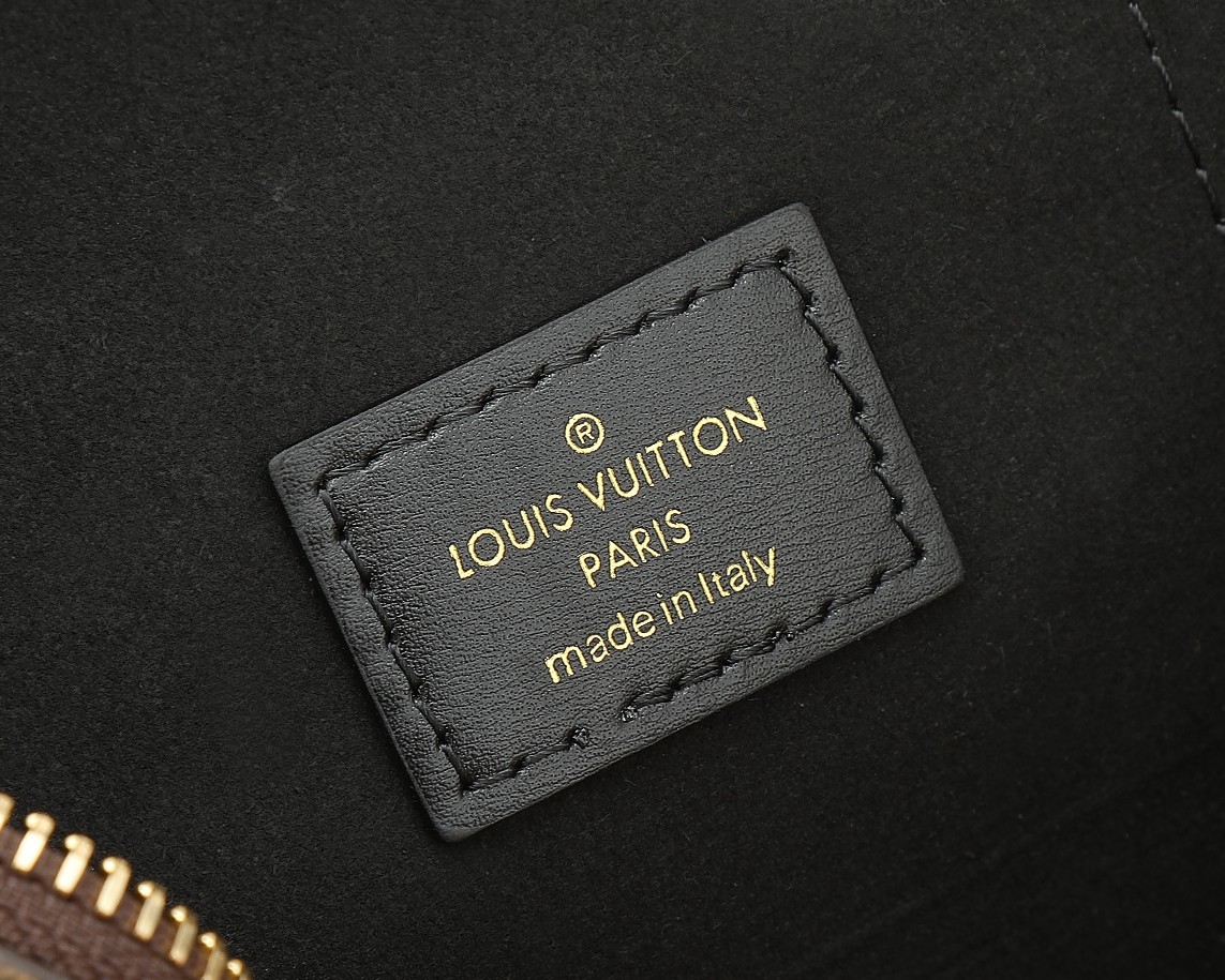 Vanity Chain Pouch Monogram M47125