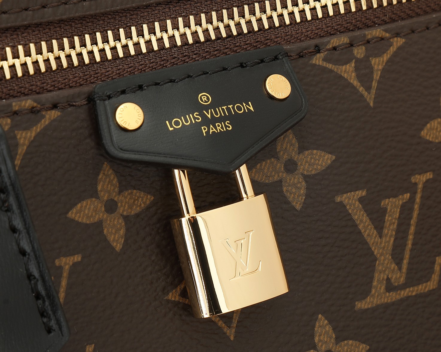 Vanity Chain Pouch Monogram M47125