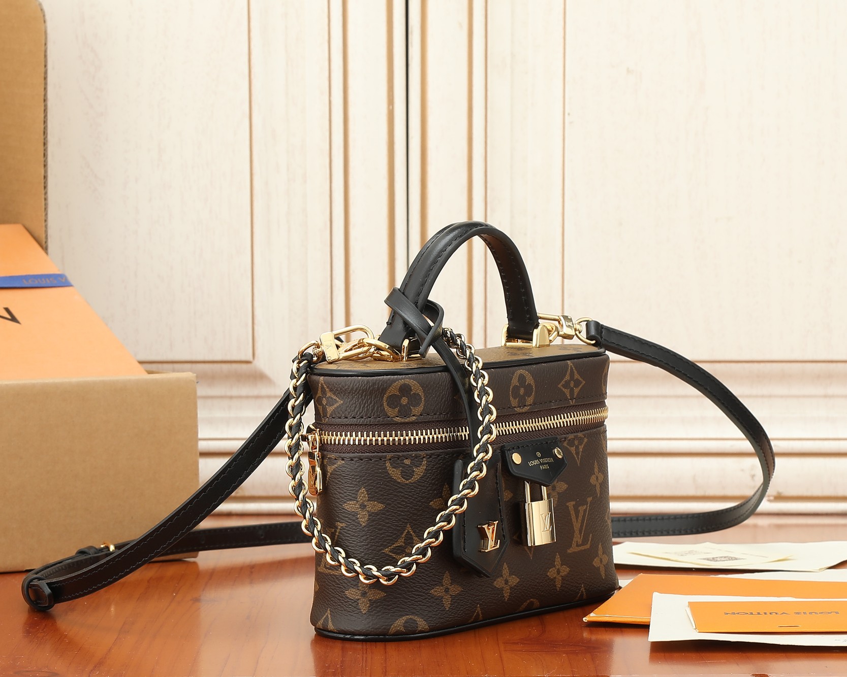 Vanity Chain Pouch Monogram M47125