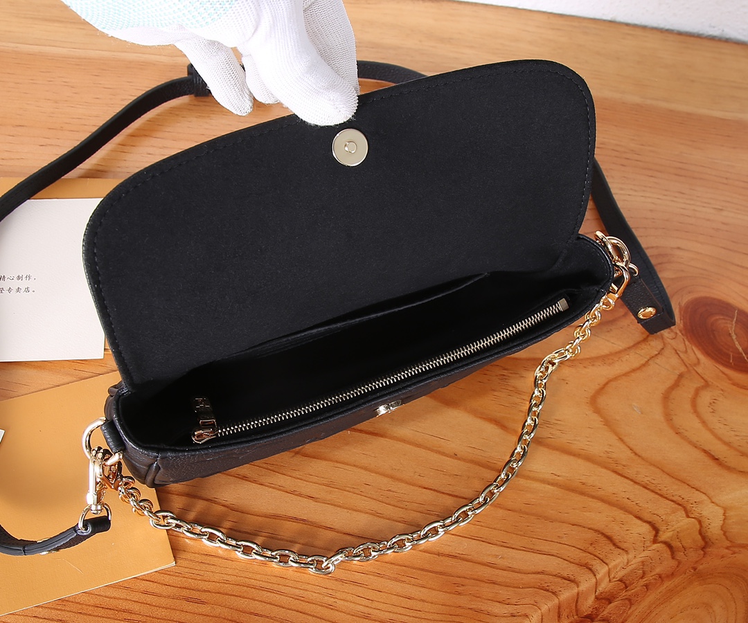 Wallet On Chain Ivy Monogram Empreinte Leather Black M82154