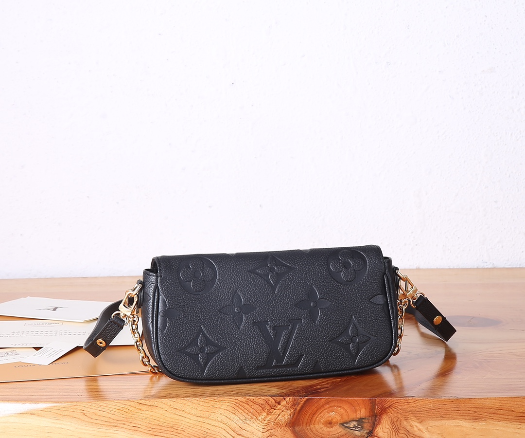 Wallet On Chain Ivy Monogram Empreinte Leather Black M82154