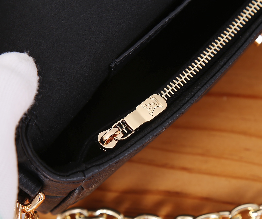 Wallet On Chain Ivy Monogram Empreinte Leather Black M82154