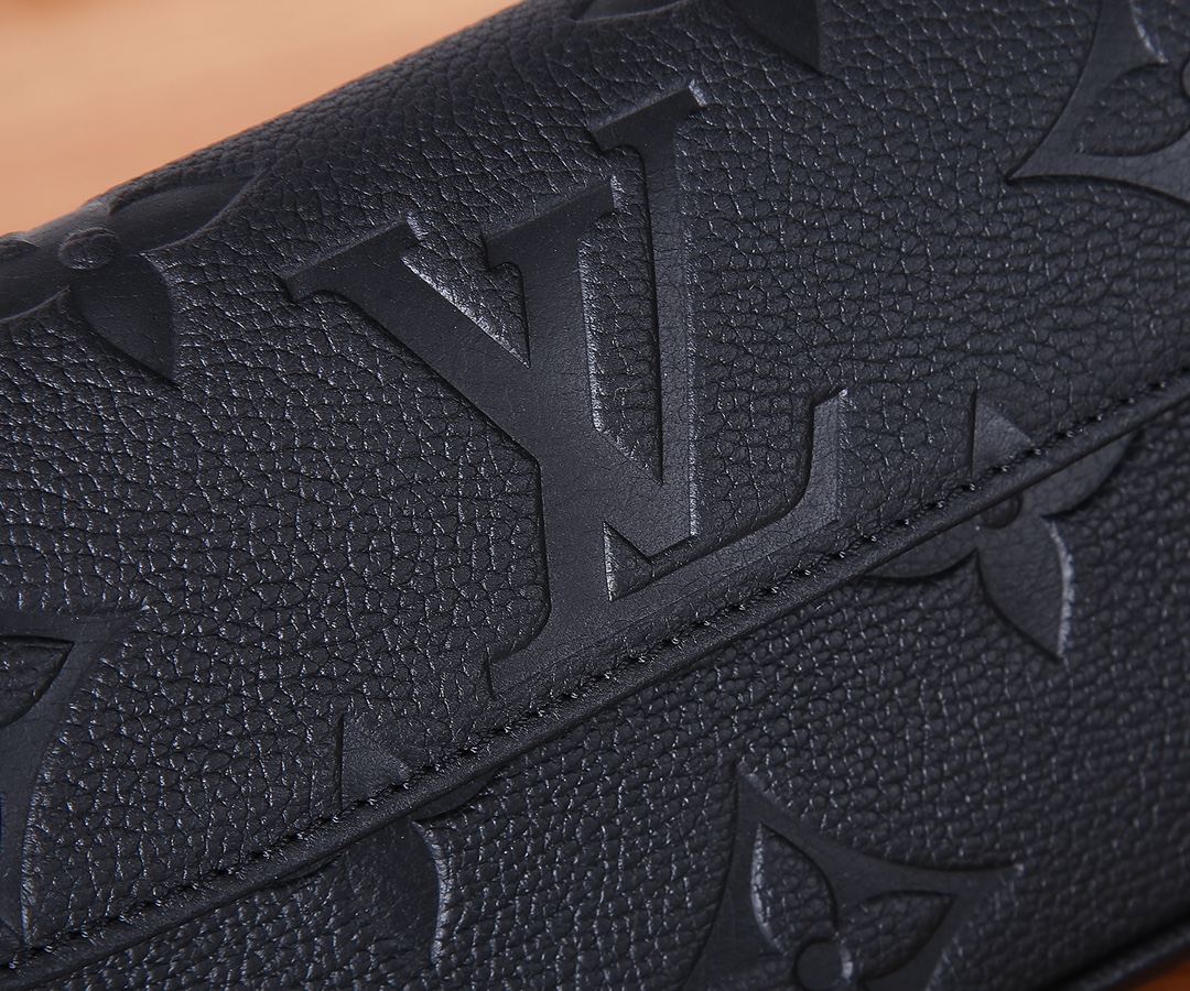 Wallet On Chain Ivy Monogram Empreinte Leather Black M82154