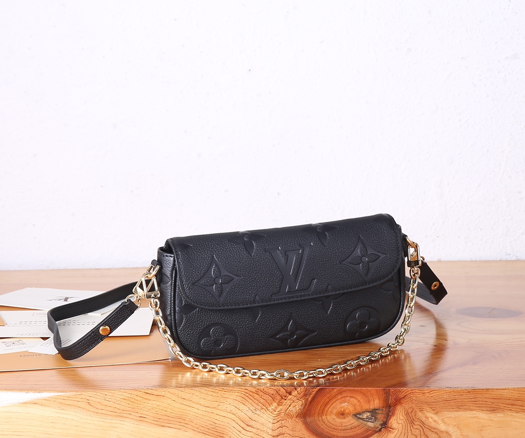 Wallet On Chain Ivy Monogram Empreinte Leather Black M82154