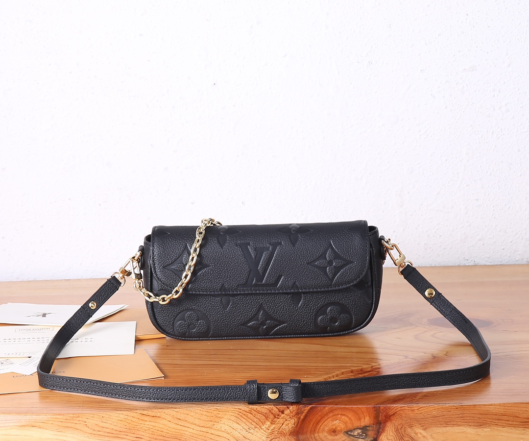 Wallet On Chain Ivy Monogram Empreinte Leather Black M82154
