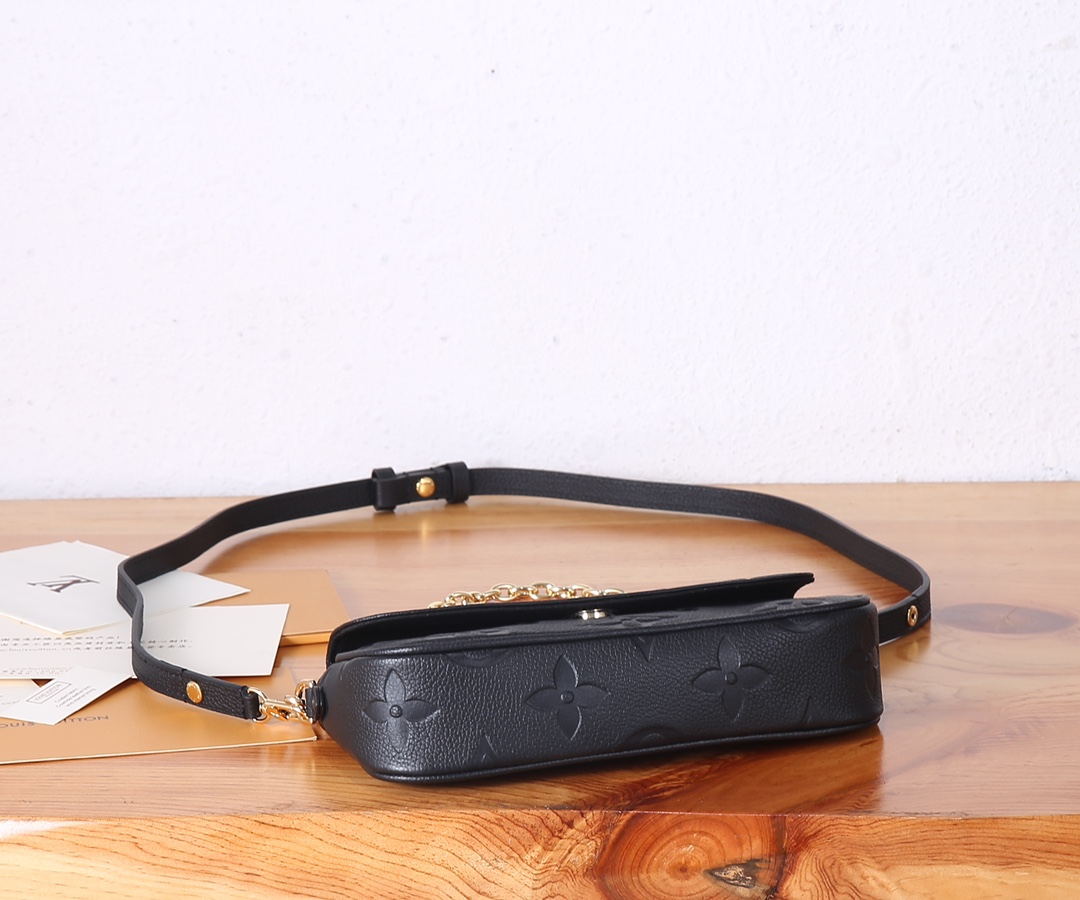 Wallet On Chain Ivy Monogram Empreinte Leather Black M82154