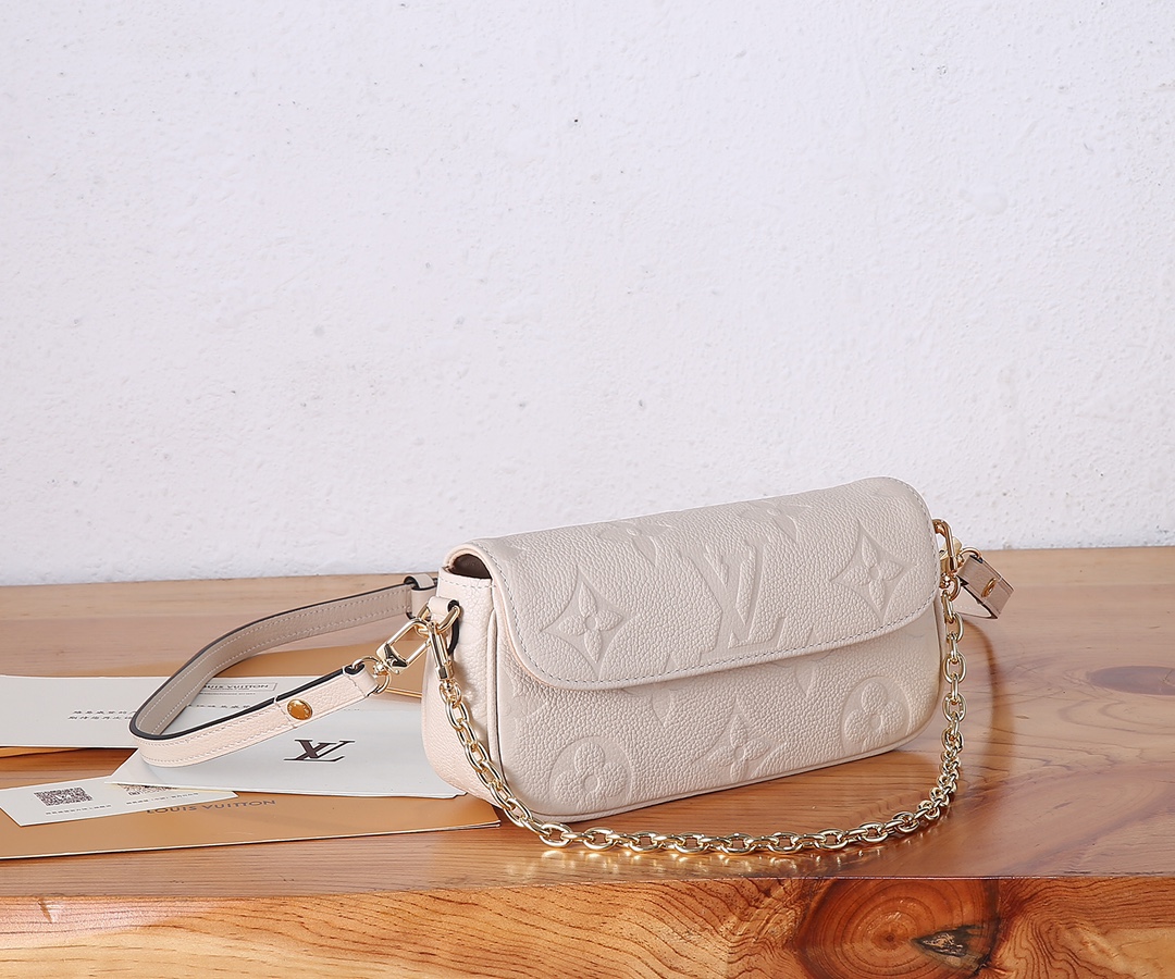 Wallet On Chain Ivy Monogram Empreinte Leather Cream M82210