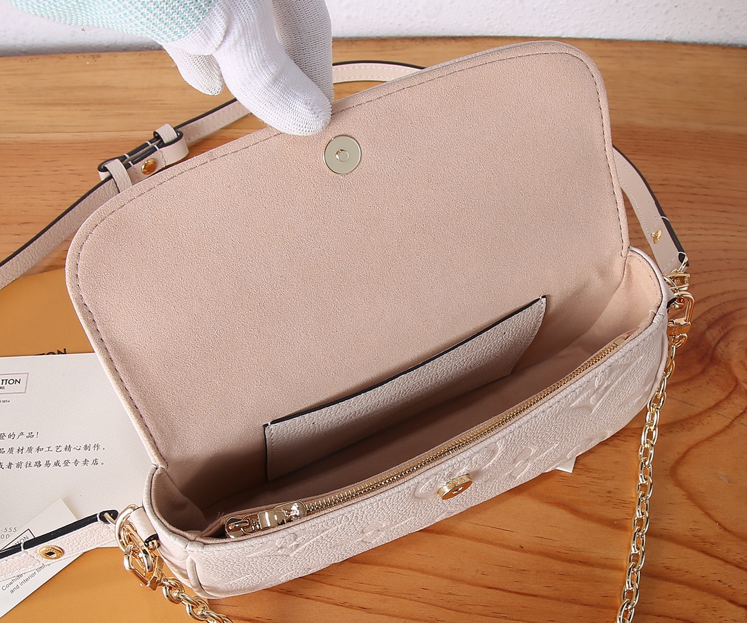 Wallet On Chain Ivy Monogram Empreinte Leather Cream M82210