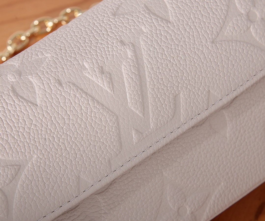 Wallet On Chain Ivy Monogram Empreinte Leather Cream M82210