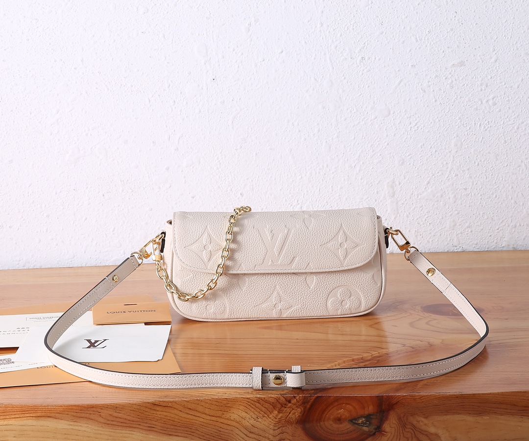 Wallet On Chain Ivy Monogram Empreinte Leather Cream M82210