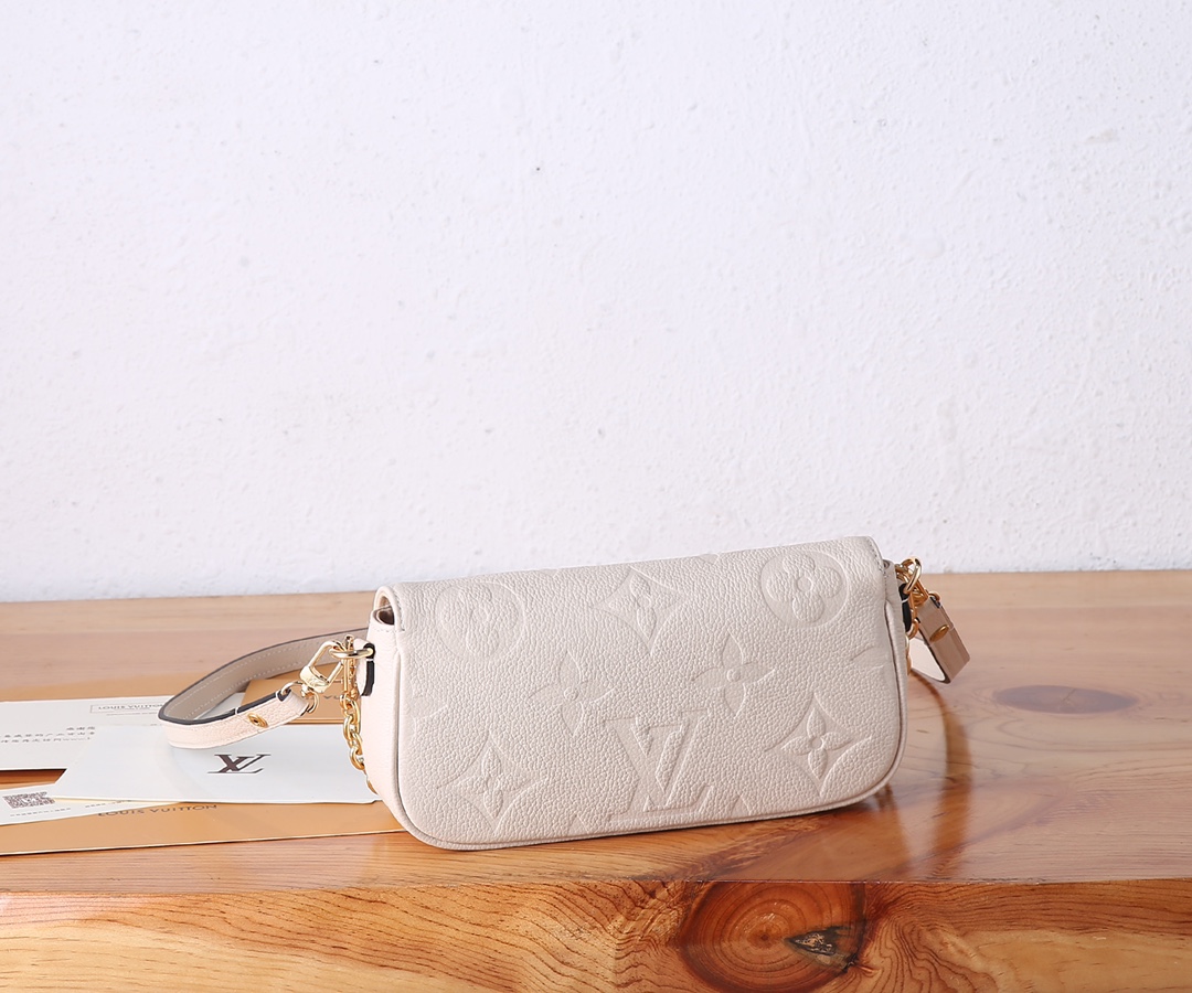 Wallet On Chain Ivy Monogram Empreinte Leather Cream M82210