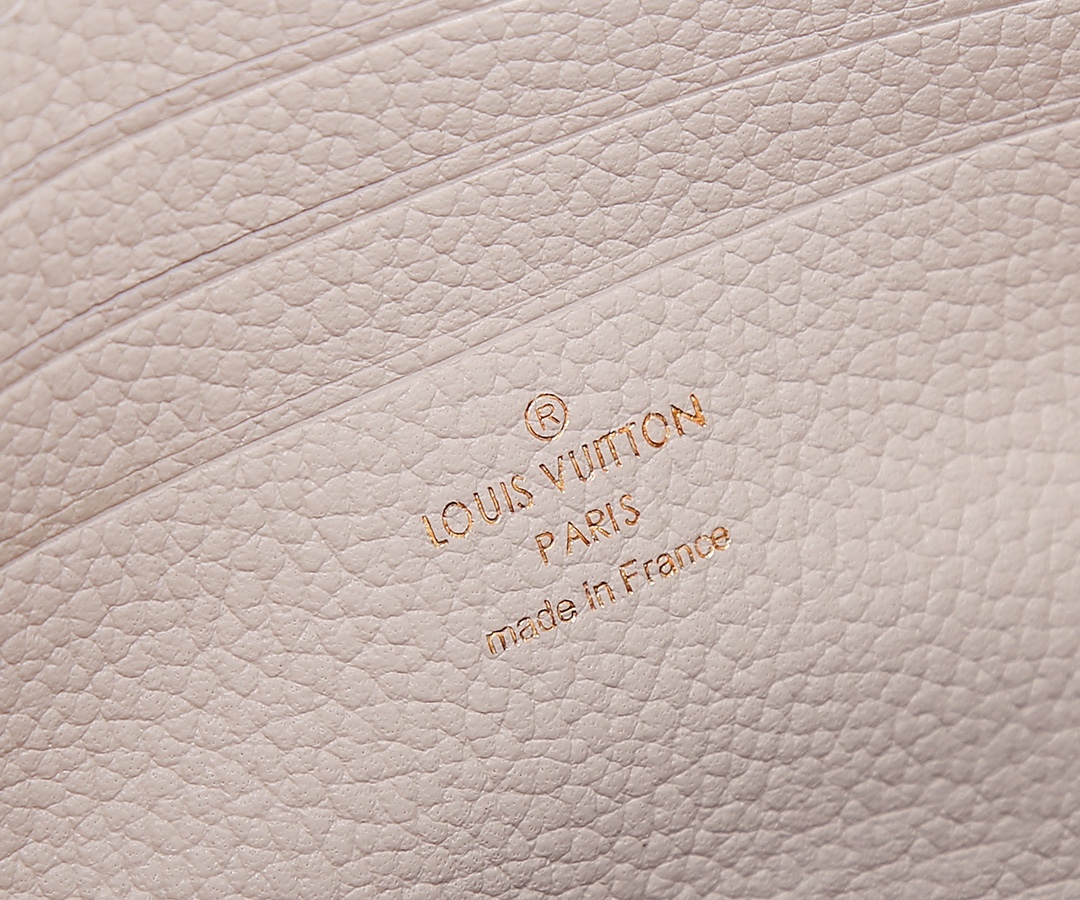 Wallet On Chain Ivy Monogram Empreinte Leather Cream M82210