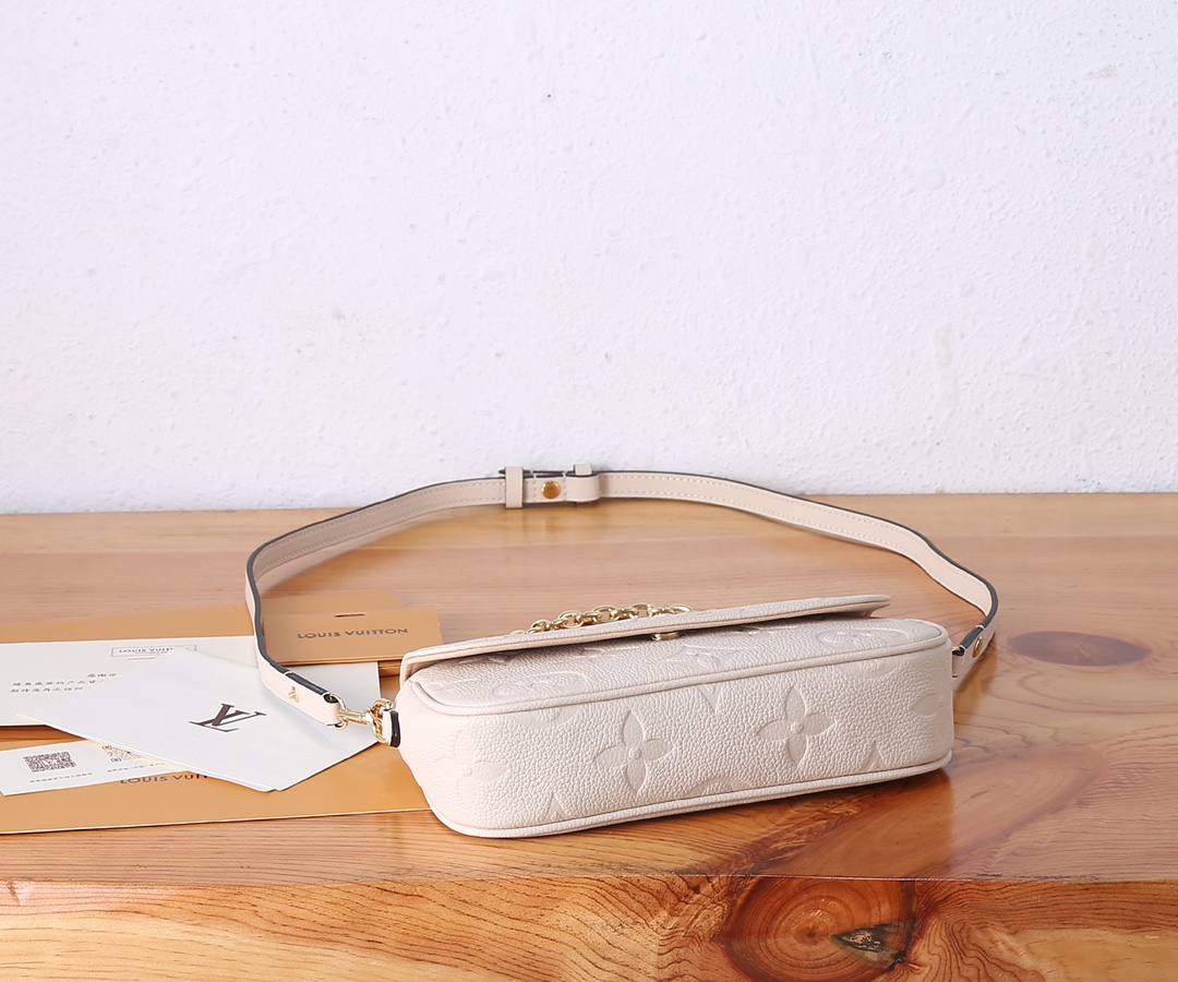 Wallet On Chain Ivy Monogram Empreinte Leather Cream M82210