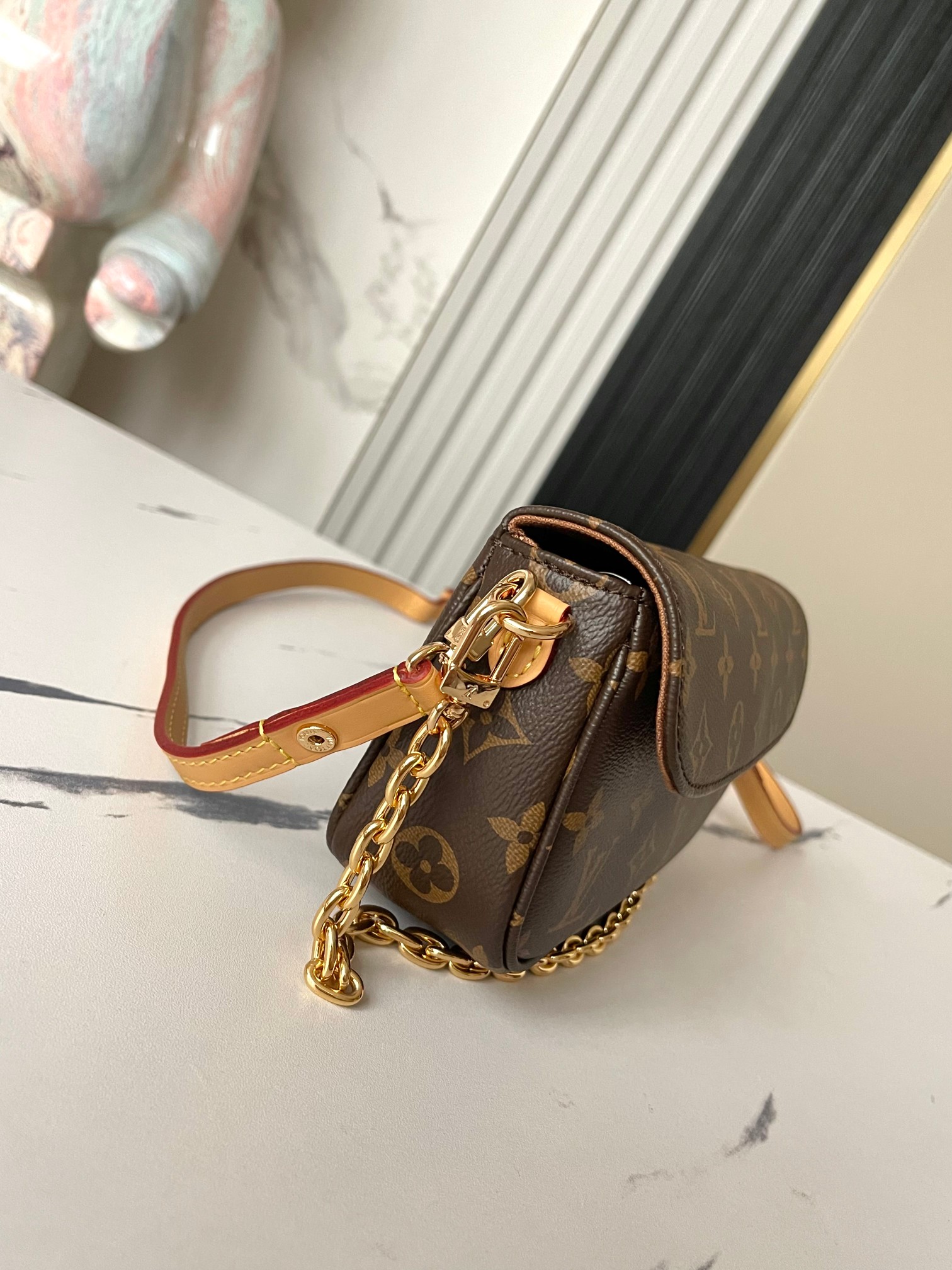 Wallet On Chain Ivy Monogram M81911