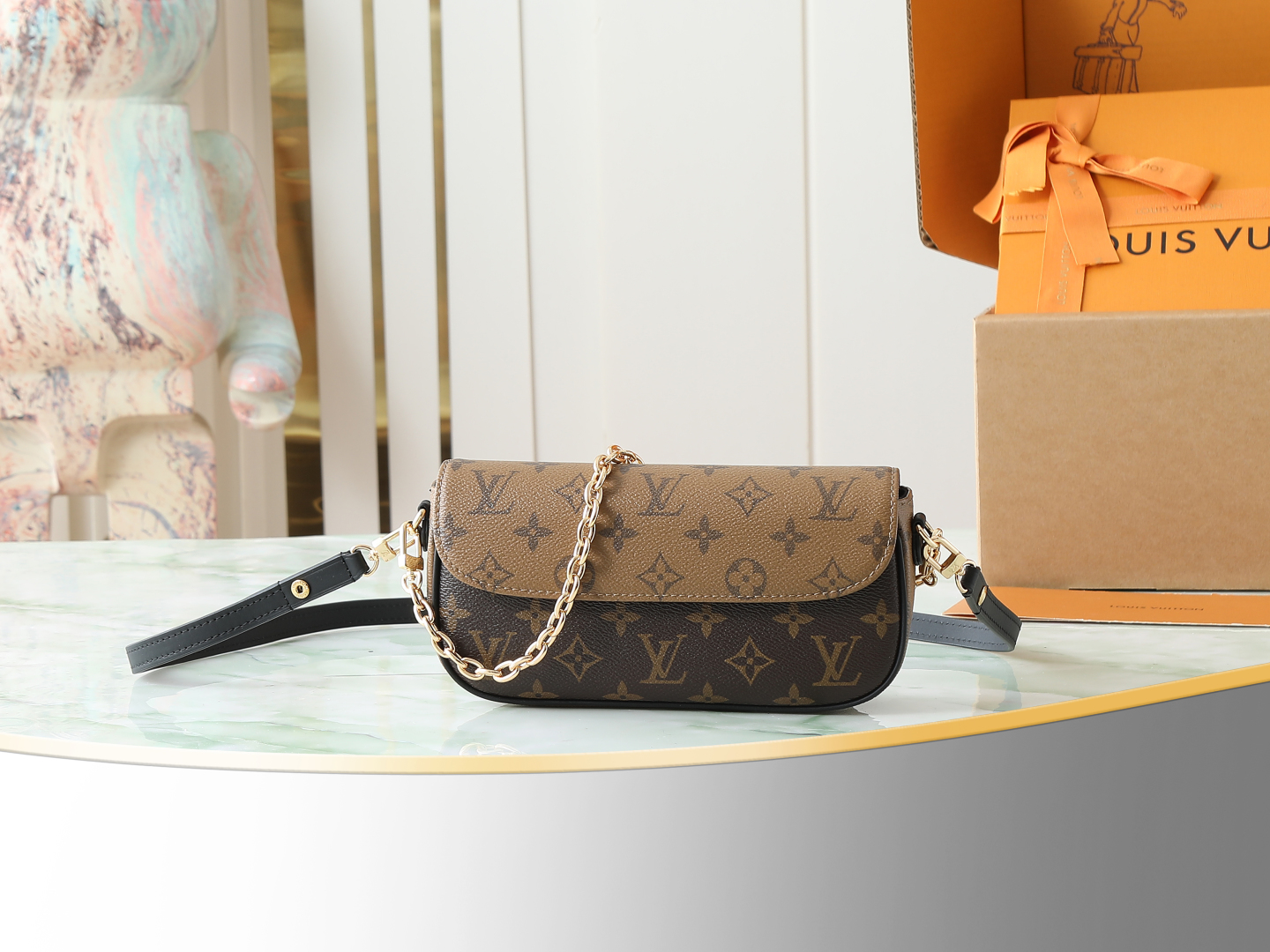 Wallet On Chain Ivy Monogram Reverse M26587