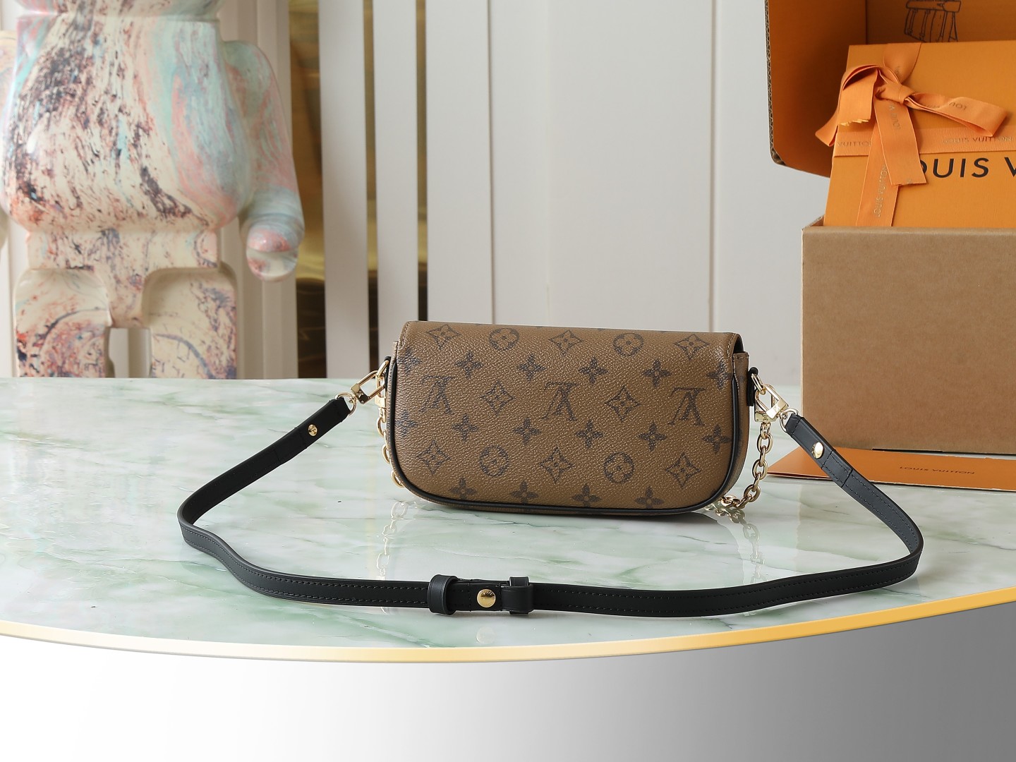 Wallet On Chain Ivy Monogram Reverse M26587