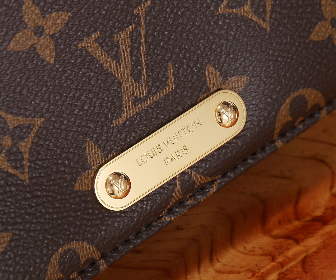 Wallet On Chain Lily Monogram M82509