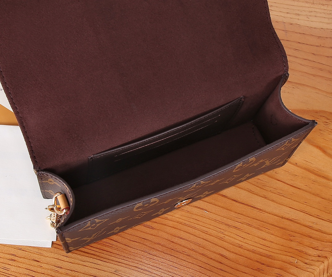 Wallet On Chain Lily Monogram M82509