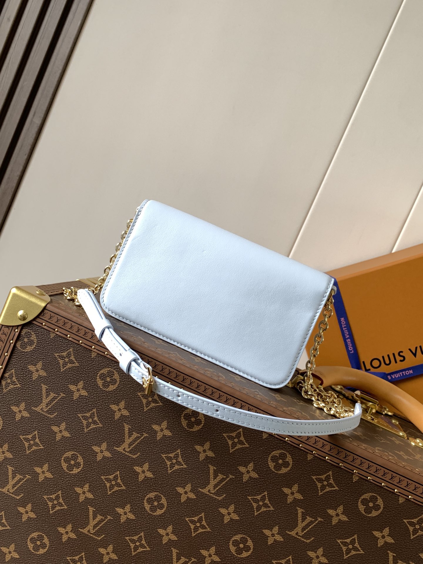 Wallet On Chain Lv Bloom Azure Blue Calfskin Leather M14564