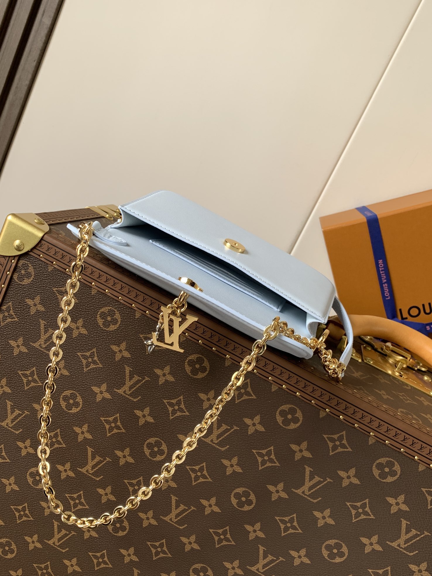 Wallet On Chain Lv Bloom Azure Blue Calfskin Leather M14564