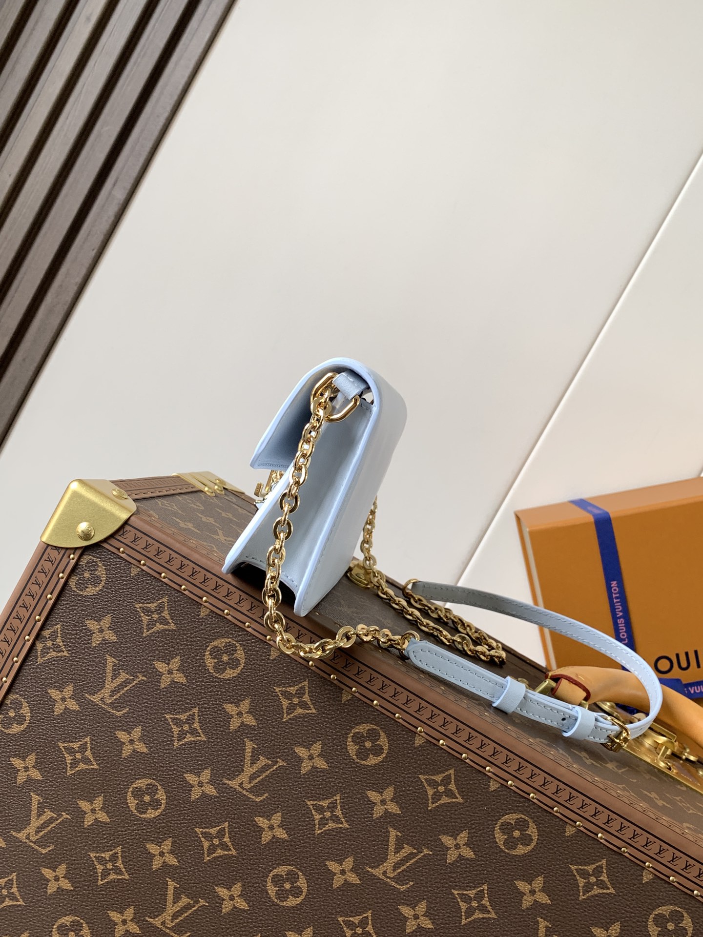 Wallet On Chain Lv Bloom Azure Blue Calfskin Leather M14564