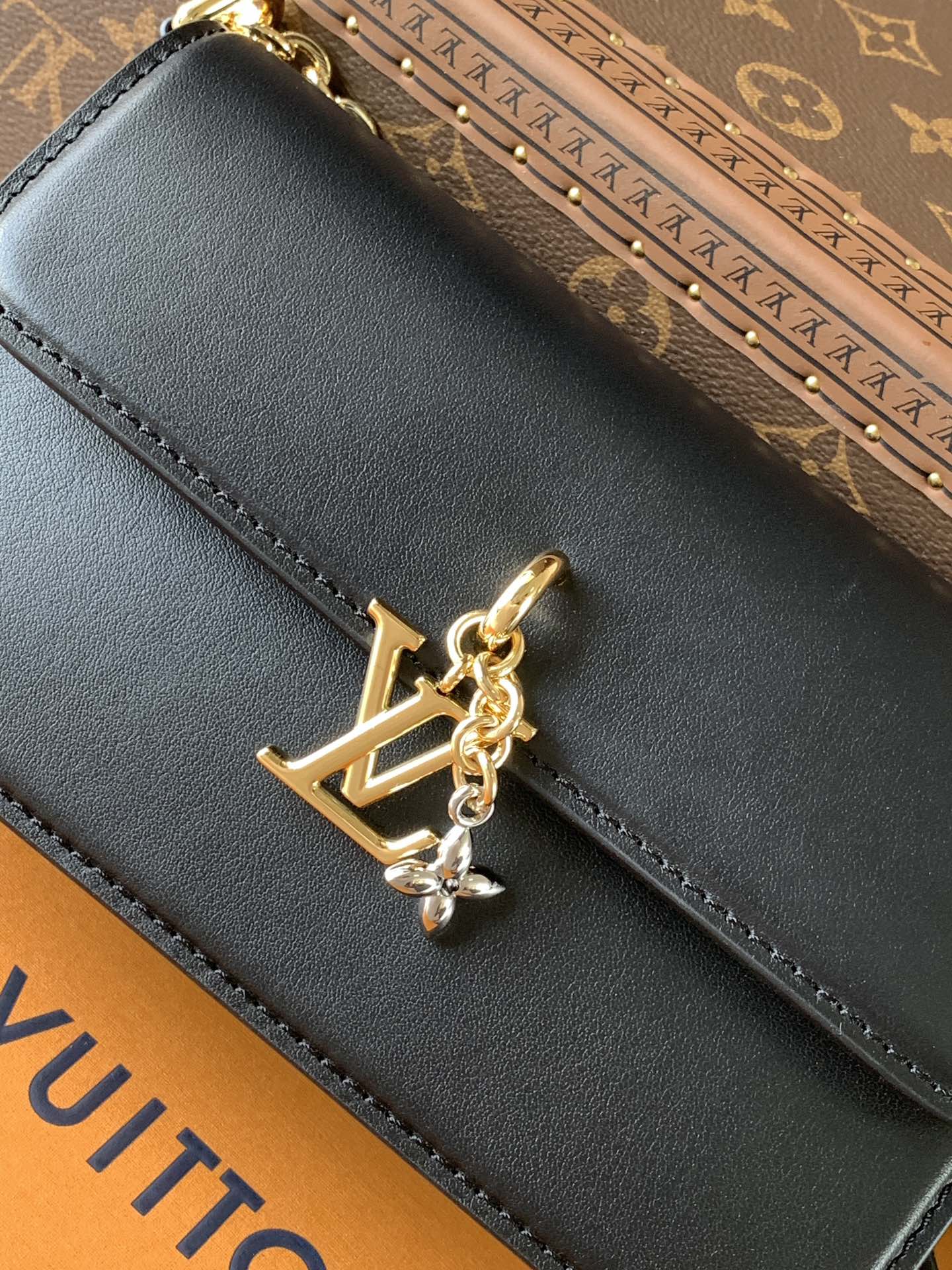 Wallet On Chain Lv Bloom Black Calfskin Leather M14564