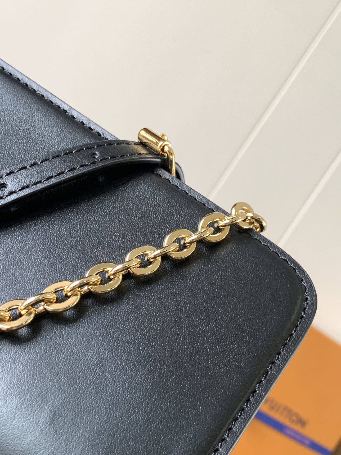 Wallet On Chain Lv Bloom Black Calfskin Leather M14564